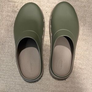 OOFOS OOcloog stacked clog